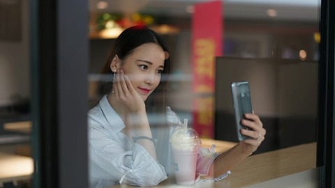 齐刘海的不一定是iPhone X，还可能是小辣椒S11！